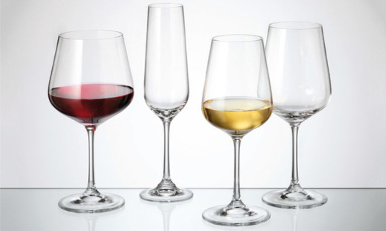 Как правильно пить вино из бокала?